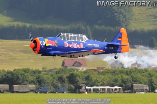 2011-07-01 Zeltweg Airpower 0559 North American SNJ-5 Texan - Red Bull